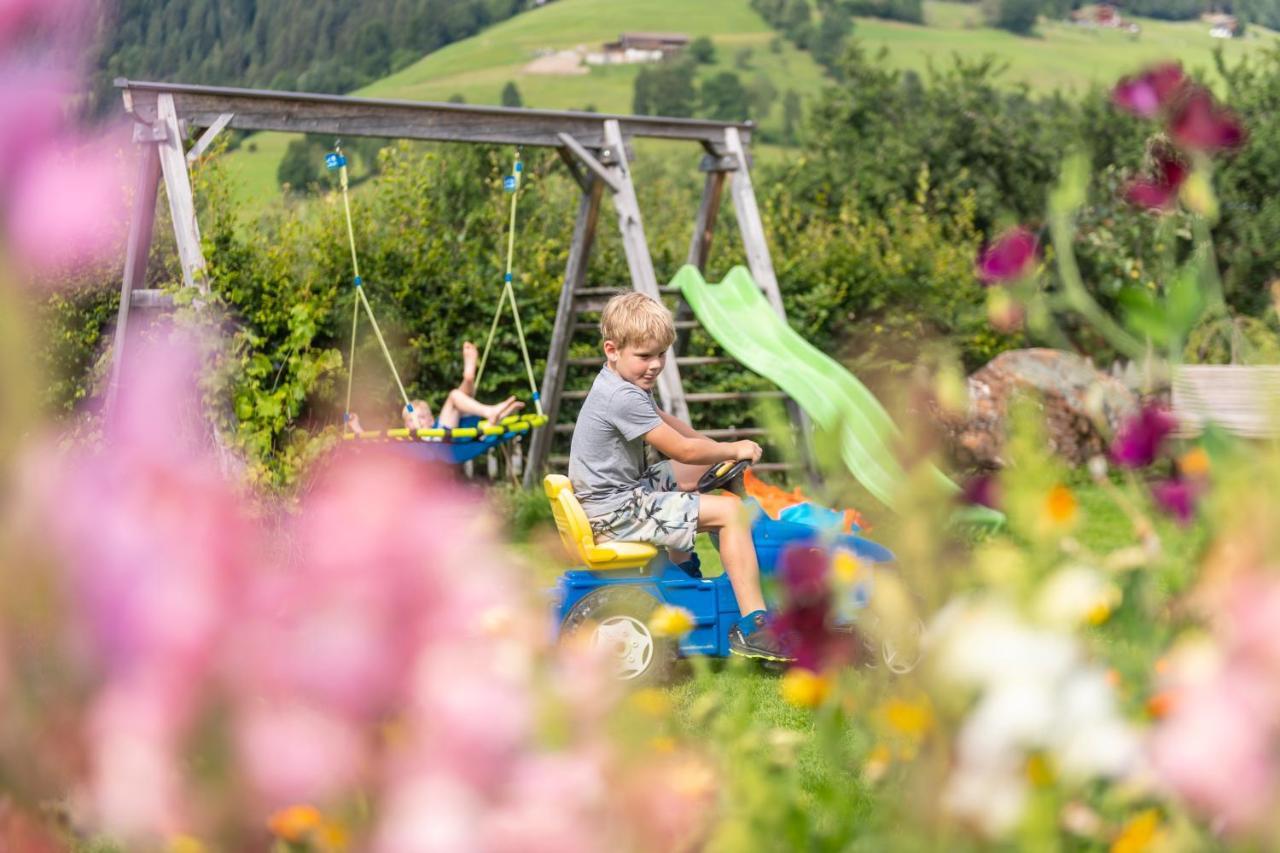 Hartlhof Urlaub Am Baby- Und Kinderbauernhof Niederau Exterior foto