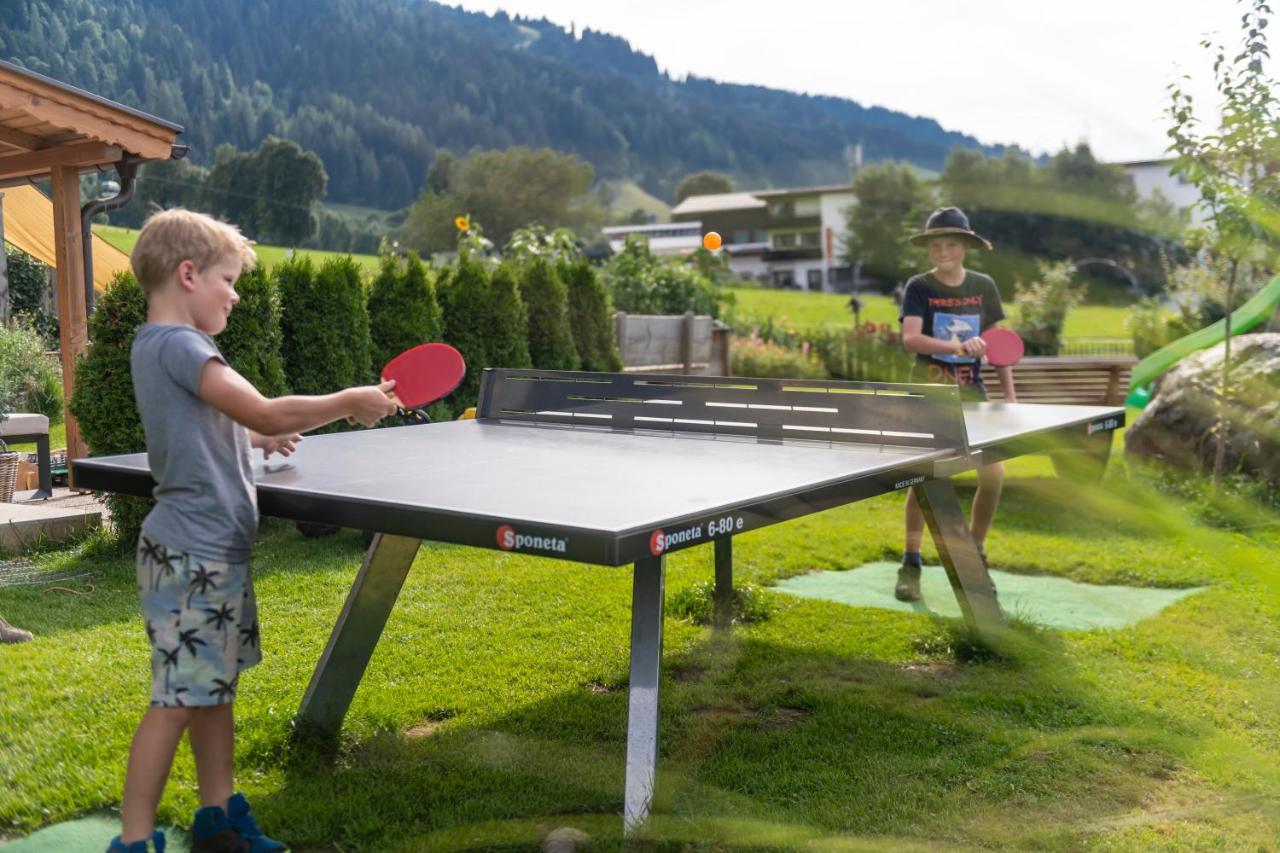 Hartlhof Urlaub Am Baby- Und Kinderbauernhof Niederau Exterior foto
