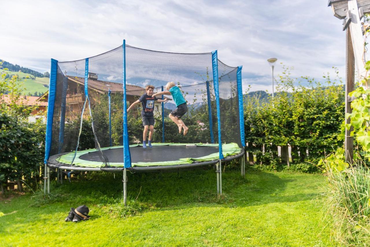 Hartlhof Urlaub Am Baby- Und Kinderbauernhof Niederau Exterior foto